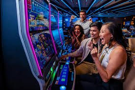 Halaman promosi perihoki menampilkan kalender bonus mingguan dan program rujukan untuk Dream Catcher